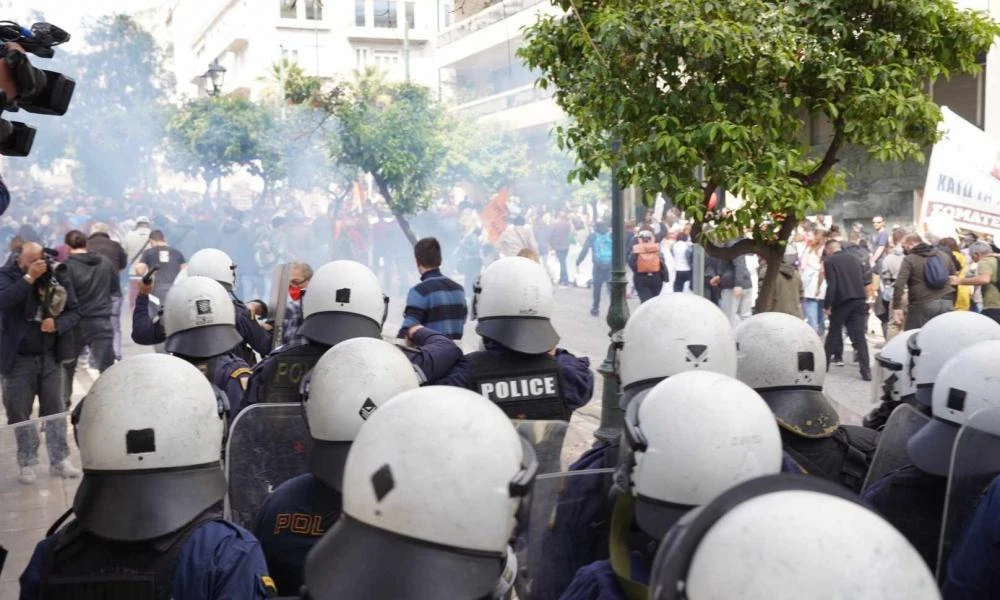 Επεισόδια στο πανεκπαιδευτικό συλλαλητήριο - Τι διεκδικούν οι εκπαιδευτικοί